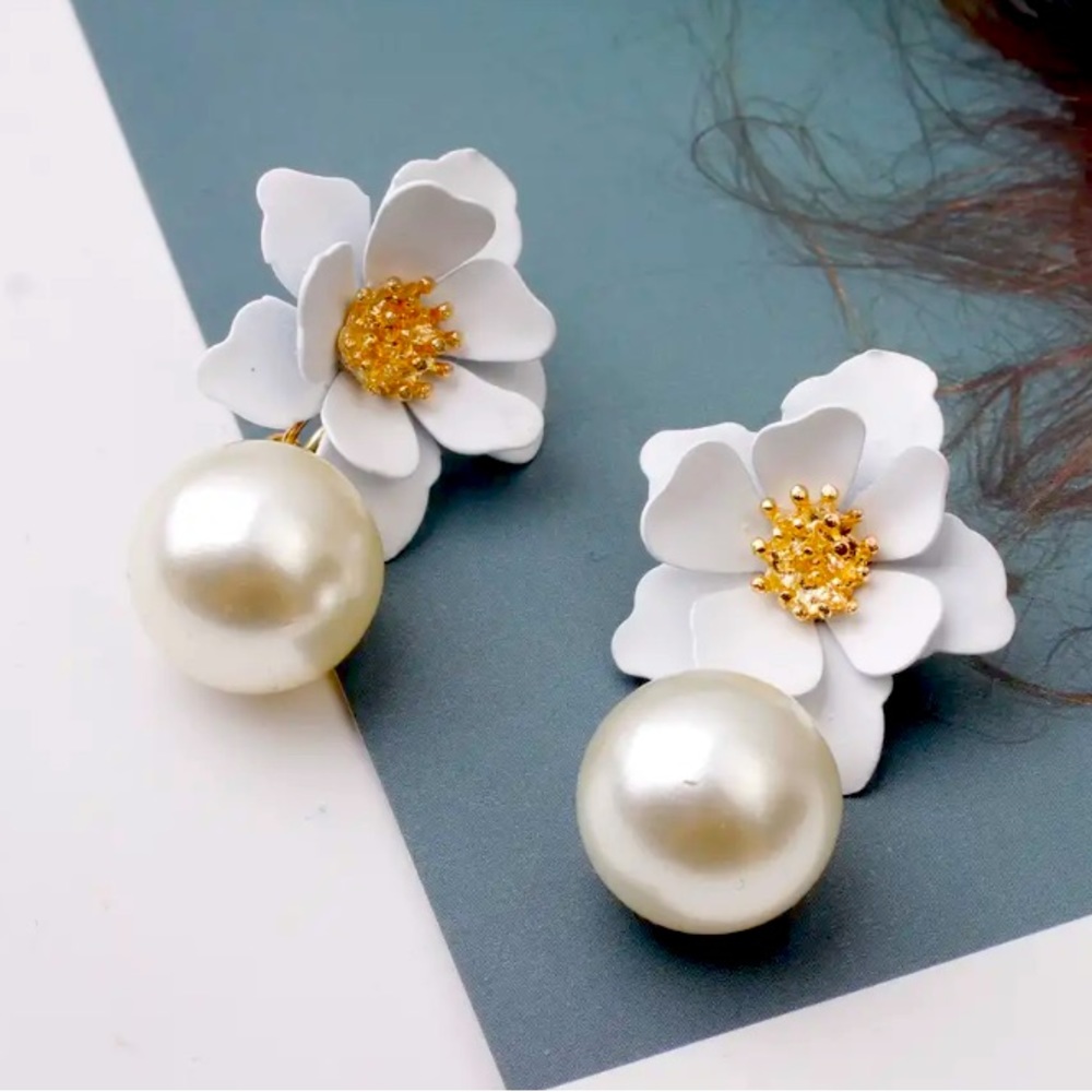 Beautiful White Flowers Earrings